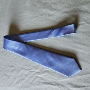 like new men's sky blue tie
